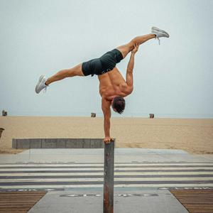Coach Bachmann - Handstands, Flexibility & Calisthenics